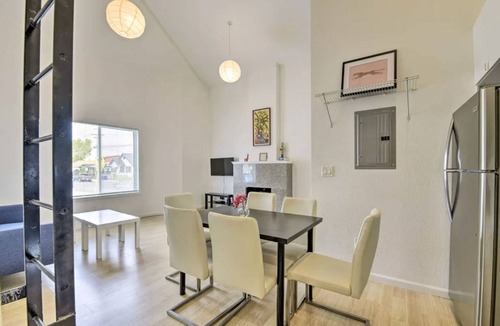 Belding Woods House | Loft 1700A two blocks from Bart and Amtrek