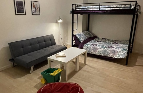 Belding Woods Apartment | Loft 1700B two blocks to Bart and Amtrak