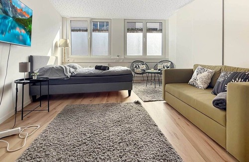 Neue Vorstadt Apartment | Loft 24 Stuttgart | Central Group Loft | PS5 | Sleeps 10