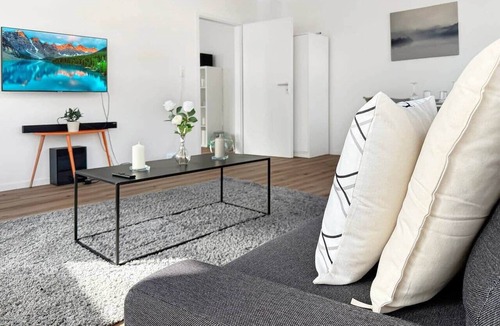 Neue Vorstadt Apartment | Loft 24 Stuttgart | Central Group Loft | PS5 | Sleeps 10