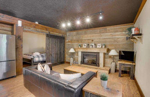Cantley Apartment | Loft 3 | Fireplace | Hot Tub | Sleeps 4 | Lake