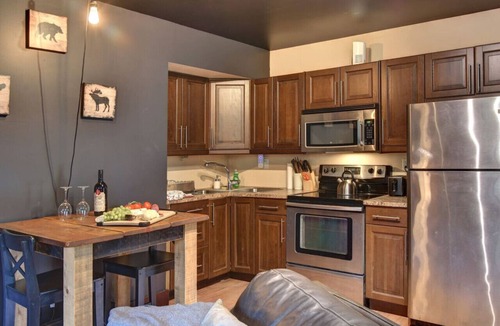 Cantley Apartment | Loft 5 | Hot Tub | Sleeps 4 | Dog Friendly | Lake