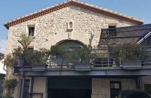 Mireval Apartment | Loft apartment in former Chai between sea and garrigue