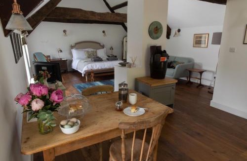 Belluton Apartment | Loft Apartment nr Bath & Bristol with hot tub