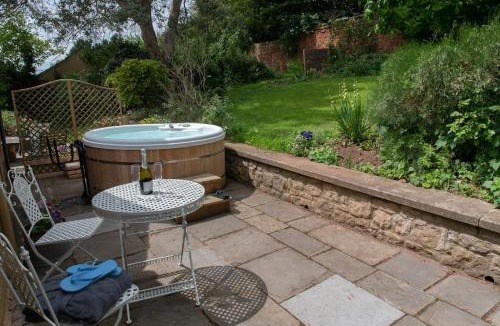Belluton Apartment | Loft Apartment nr Bath & Bristol with hot tub