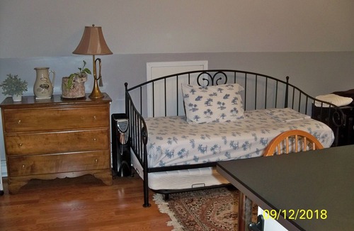 Des Plaines House | Loft Apt is above a detached Garage. Full bathroom, kitchenette, fridge, A/Cn