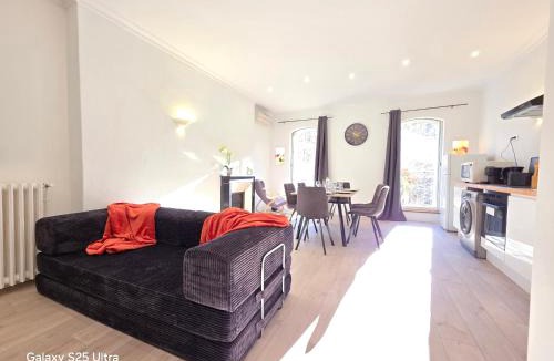 Digne-les-Bains Apartment | Loft Art Déco Terrasse Verrière Clim Lit king size