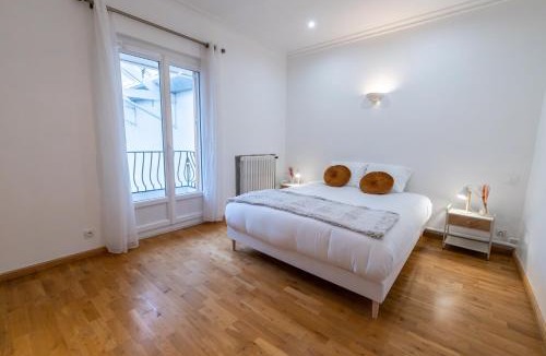 Digne-les-Bains Apartment | Loft Art Déco Terrasse Verrière Clim Lit king size