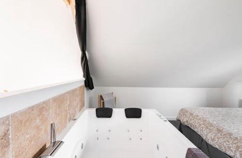 Veulettes-sur-Mer Villa | Loft arty à 800 mètres de la plage avec jacuzzi