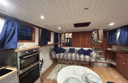 Cergy Boat Rental | Loft Avec Balneo sur l eau