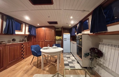 Cergy Boat Rental | Loft Avec Balneo sur l eau