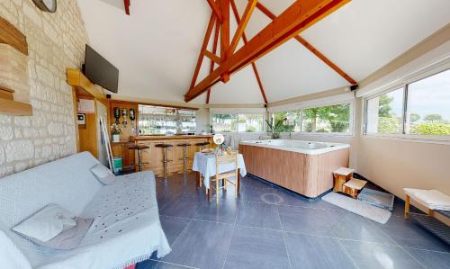 Ferrieres-la-Verrerie Apartment | Loft avec jacuzzi et sauna