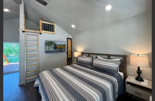 Fruitdale Apartment | Loft Cabin 2 - Rogue River Resort