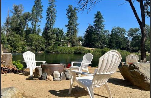 Fruitdale Apartment | Loft Cabin 3 - Rogue River Resort