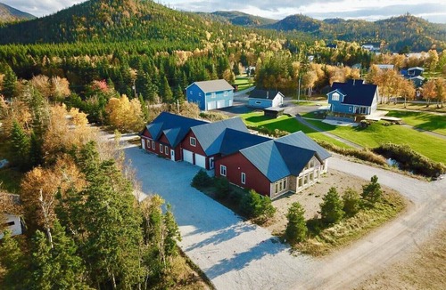 Woody Point Ski Chalet | Loft Chalet #2: 1 Bedroom (2 Double beds), 1 Full Bath, open kitchen-living room