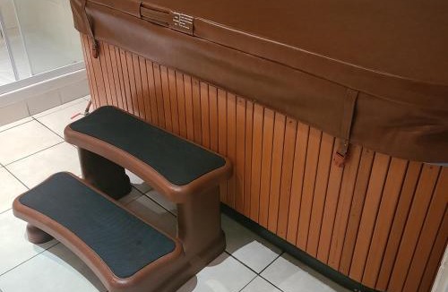 Saint-Marc Apartment | Loft de 130 m2 avec spa et billard au cœur de BREST