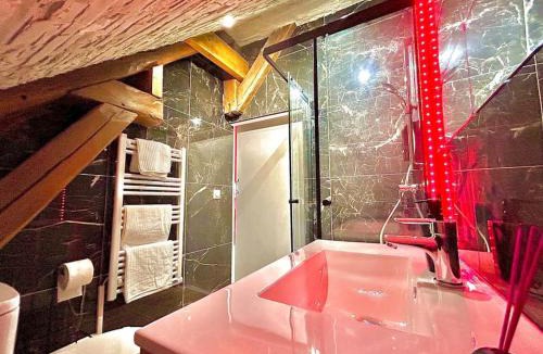 Pont-sur-Yonne Apartment | loft des désirs hammam, jacuzzi