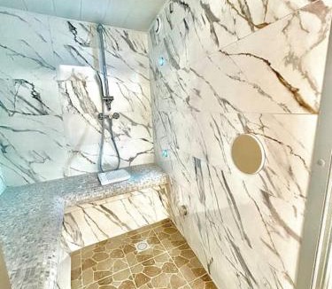 Pont-sur-Yonne Apartment | loft des désirs hammam, jacuzzi