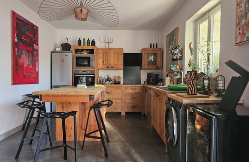 Saint-Jean-de-Vedas Apartment | Loft, Design collection, artist's studio, 15' from beaches and Montpellier center