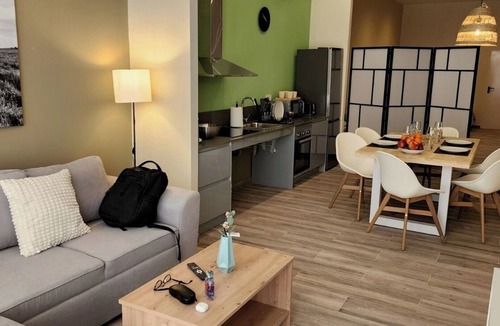 En Corts Apartment | Loft for 6 guests 15 min from Science and Arts, A/C and Wifi