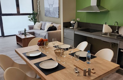 En Corts Apartment | Loft for 6 guests 15 min from Science and Arts, A/C and Wifi