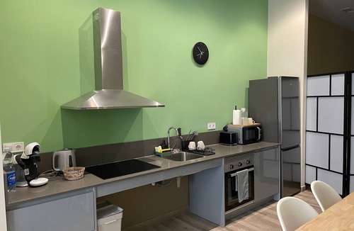 En Corts Apartment | Loft for 6 guests 15 min from Science and Arts, A/C and Wifi