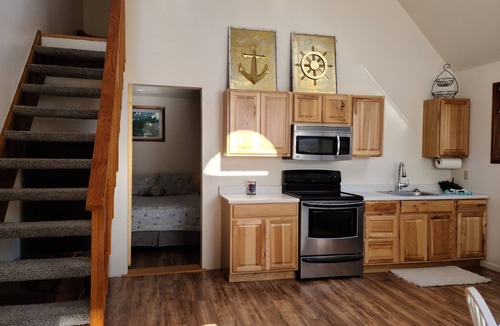 South Beach House | Loft Getaway - Spacious with 2 sleeping spaces