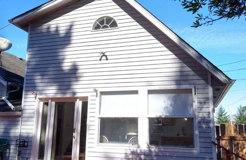 South Beach House | Loft Getaway - Spacious with 2 sleeping spaces