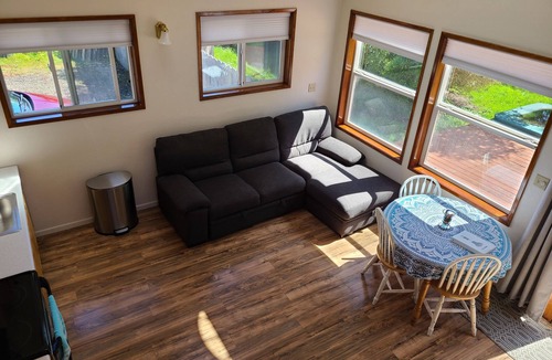 South Beach House | Loft Getaway - Spacious with 2 sleeping spaces