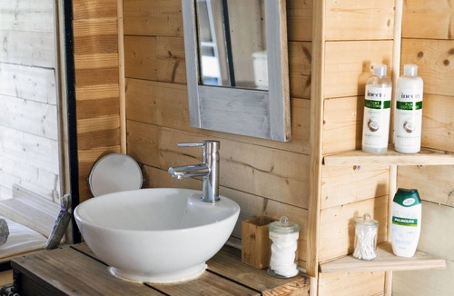 Villennes-sur-Seine House | Loft in natural materials