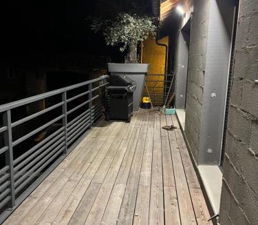 Sainte-Marie-dʼAlloix Apartment | Loft industriel avec jacuzzi