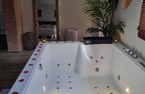Saint-Prix House | Loft jacuzzi private garden Netflix Wifi 20 minutes from Paris Val d'Oise