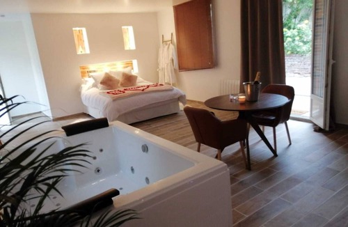 Saint-Prix House | Loft jacuzzi private garden Netflix Wifi 20 minutes from Paris Val d'Oise