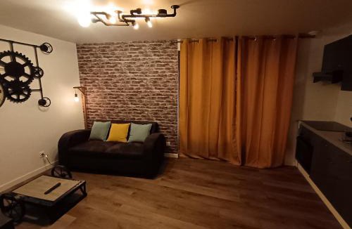 Sainte-Livrade-sur-Lot Apartment | Loft La Fabrique - Wifi HD - Télé - Clim