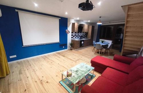 Sainte-Livrade-sur-Lot Apartment | Loft Le Pop Art - Balneo - Cinéma - Borne arcade - Clim