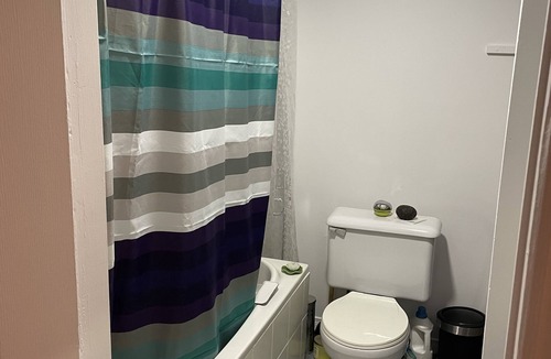 Little Italy Condo | Loft Montrealais Avec Cour Privé!