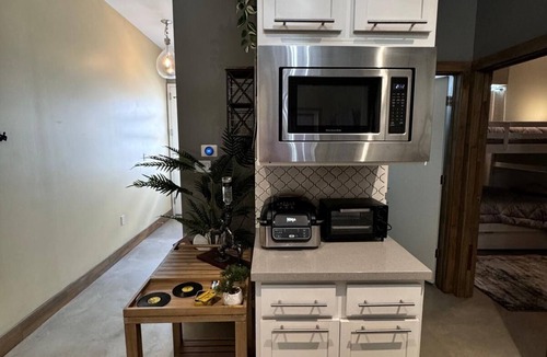 Government Hill Condo | Loft Near Pearl & Riverwalk