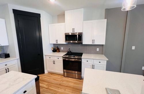Central Park South House | Loft, New Luxurious Large 3BR, Sleeps 9 + Parking