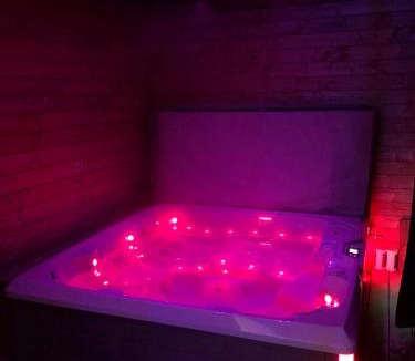 Bruz House | Loft privatisé avec spa XXL et piscine chauffée