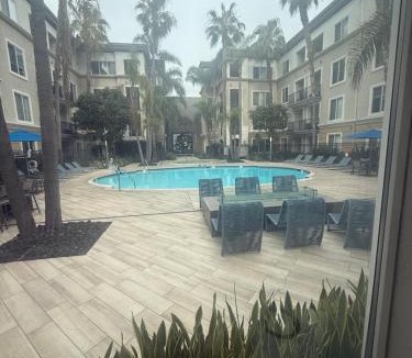 Mid-Wilshire Apartment | Loft residence in prime location