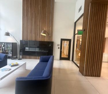 Mid-Wilshire Apartment | Loft residence in prime location