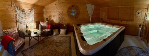 Charmes-sur-l'Herbasse Bed & Breakfast | Loft romantique avec spa privatif