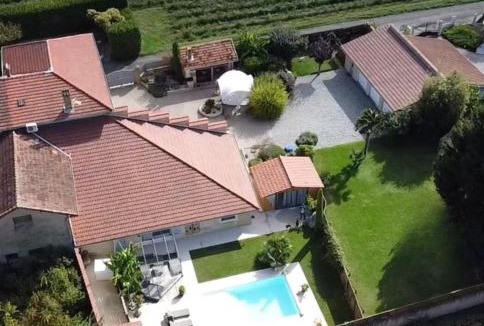 Charmes-sur-l'Herbasse Bed & Breakfast | Loft romantique avec spa privatif