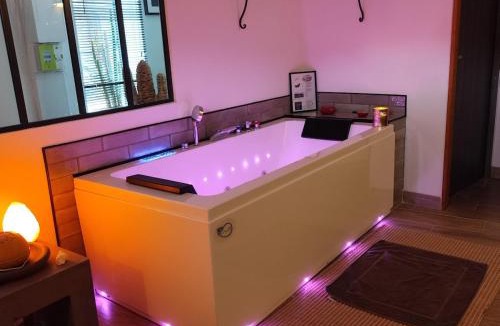 Magnieu House | Loft Romantique Insolite avec Balnéo