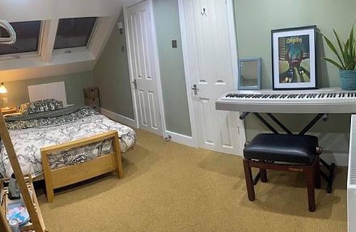 Woodside House | Loft Room with Ensuite Bathroom and City Views