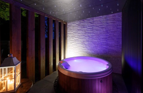 Sizun Apartment | Loft & spa for an escapade romantique.