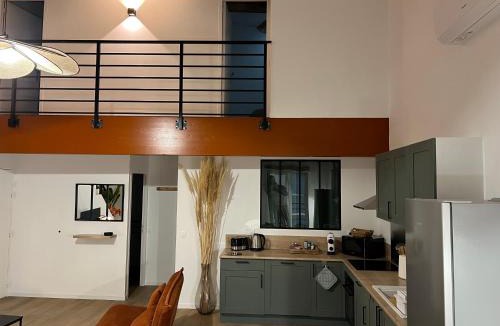 Capestang Apartment | Loft spacieux 8pers à 300m Canal du midi Garage pour Voiture & Vélos Capestang