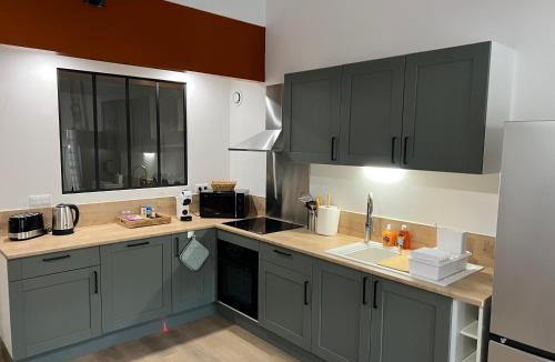 Capestang Apartment | Loft spacieux 8pers à 300m Canal du midi Garage pour Voiture & Vélos Capestang