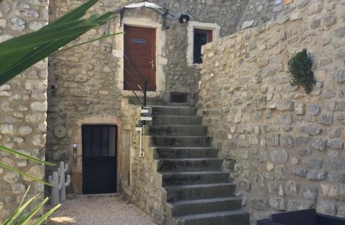 Baix Apartment | Loft Stories