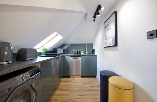 Bowes Apartment | LOFT Studio Flat in North London